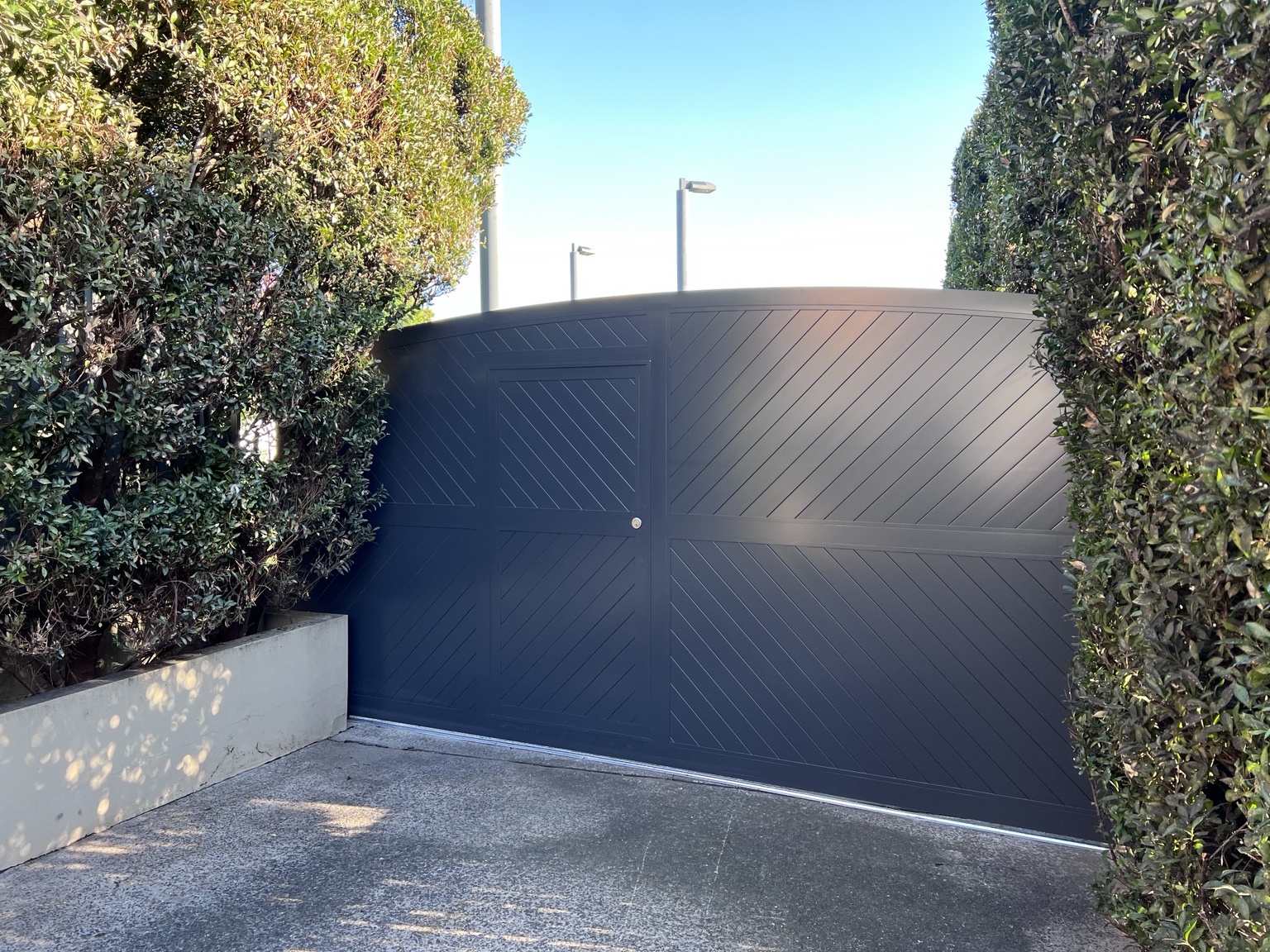 Automated aluminium gate