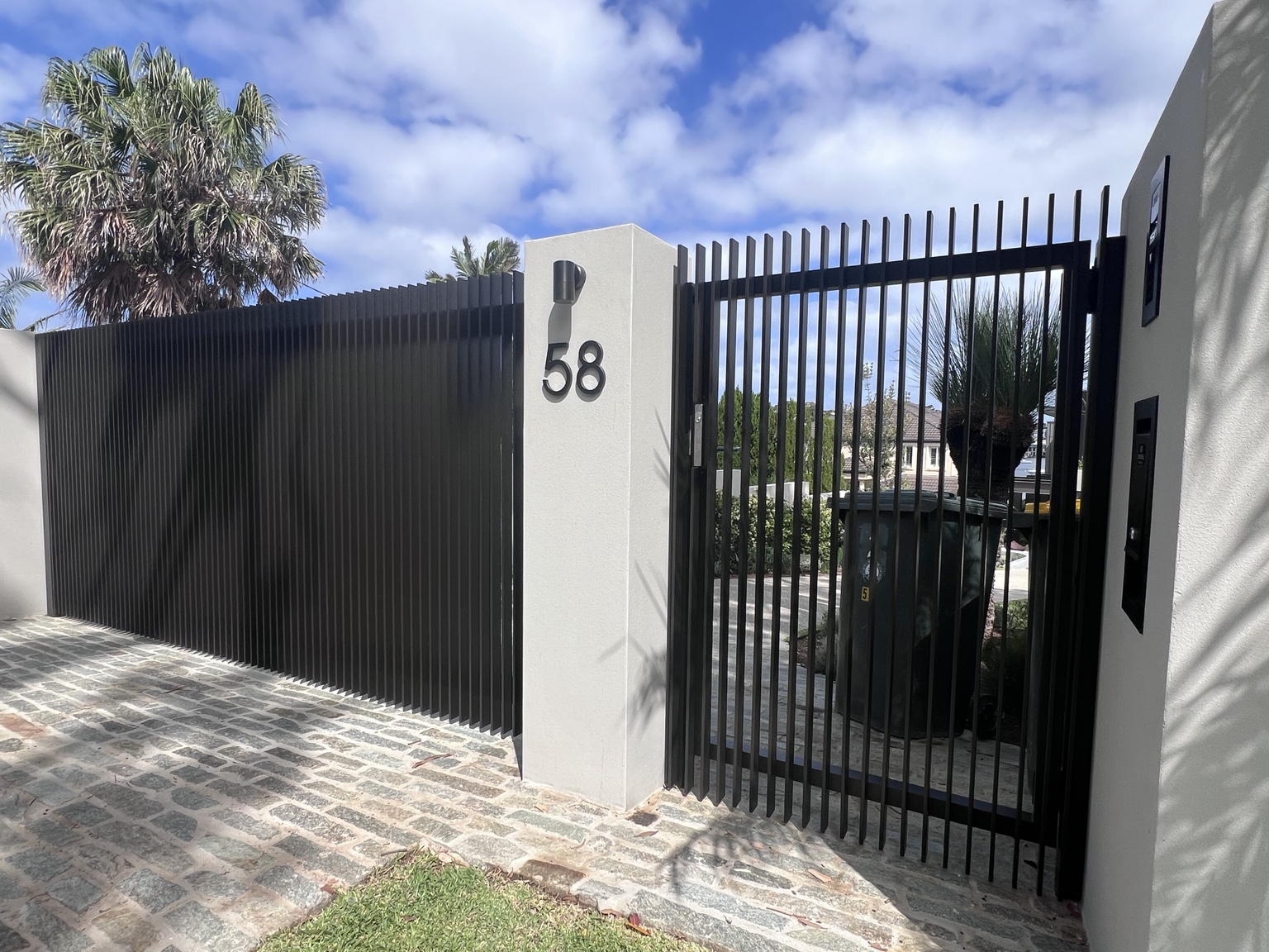 Pedestrian aluminium gate